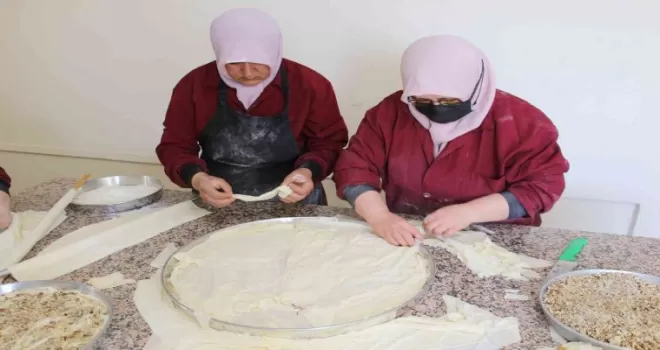 Beypazarı’nın 80 katlı baklavası için yoğun bayram mesaisi başladı
