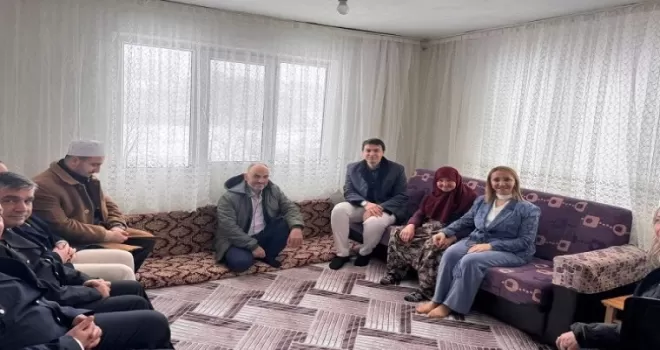 Bilecik Pazaryeri’nde Refiye Anne’ye bayram ziyareti
