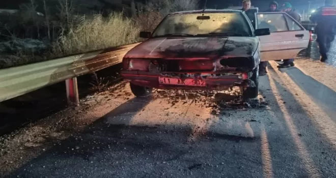 Bilecik’te seyir halindeki otomobil alev aldı!