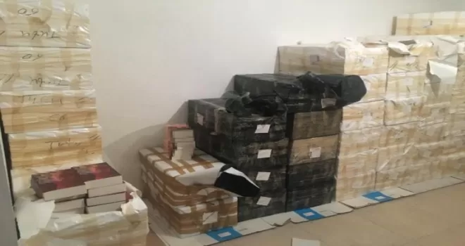 Binlerce kitap ele geçirildi
