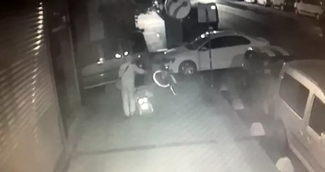 Bisikletle geldi, motosikletle gitti
