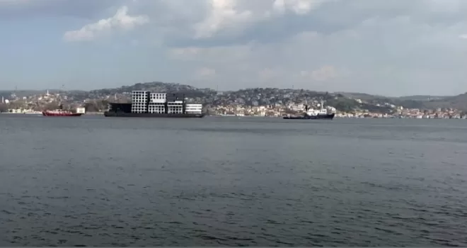 Boğaz’dan "apartman" geçti
