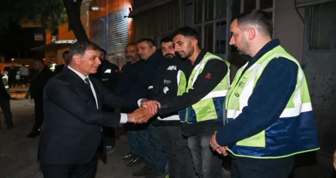 Bornova’da başkanlardan gece baklavalı destek