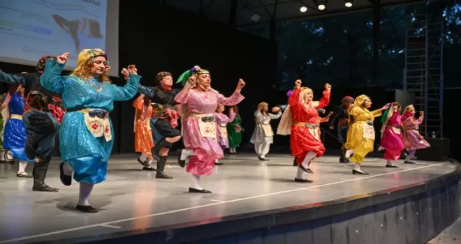 Bornova’da “dansın renkleri“ büyüledi