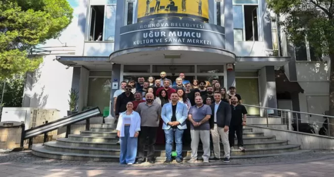 Bornova’da tiyatro coşkusu kesintisiz sürecek