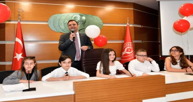 Bornovalı miniklerden Atatürk’e saygı, geleceğe umut mesajı