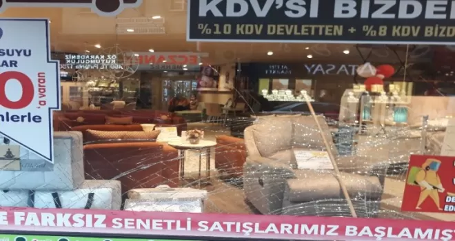 Boş yolda feci kaza anı kamerada

