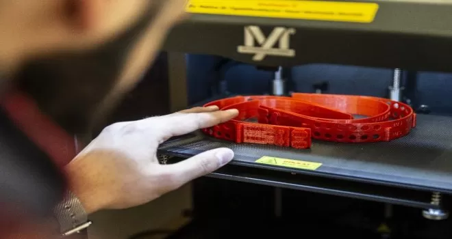 Bosna Hersekli gençler TİKA desteğiyle siperli maske üretiyor
