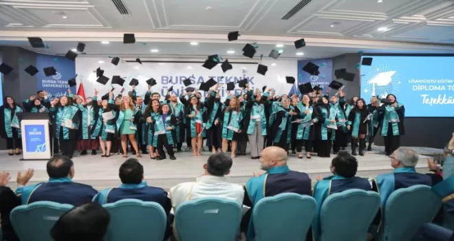 BTÜ’de lisansüstü mezuniyet coşkusu...449 öğrenci kep attı
