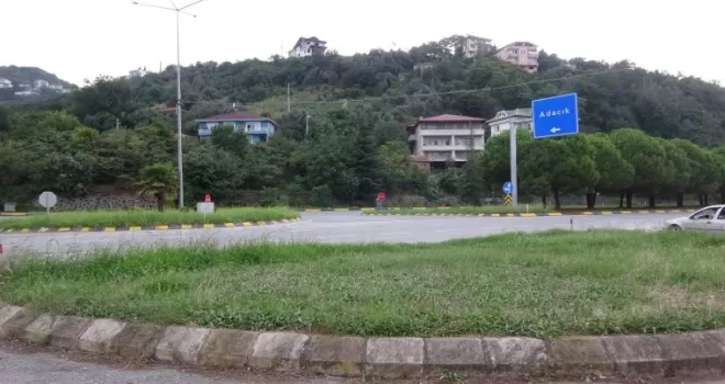Bu kavşak kazalara davetiye çıkartıyor

