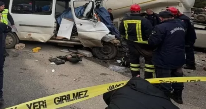 Burdur’da feci kaza: 7 ölü, 3 yaralı