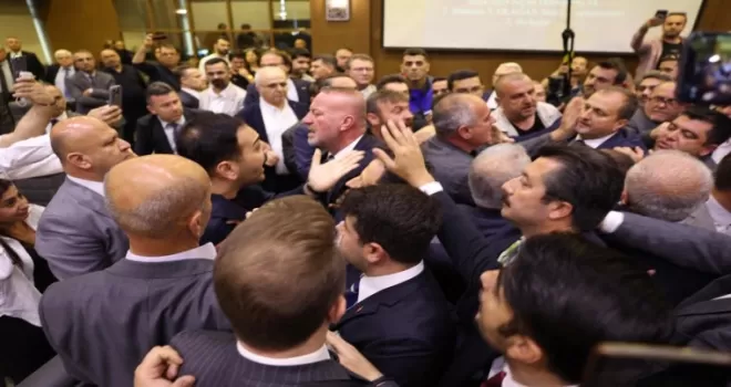 Bursa Büyükşehir Meclisi’nde gerginlik! Başkan Bozbey’den saldırıya kınama!