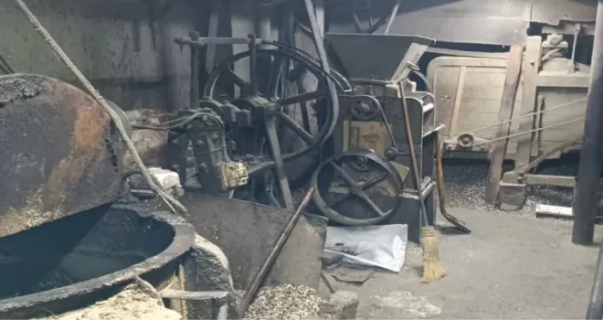 Bursa’da asırlık makinelerle ayçiçek yağı üretimi