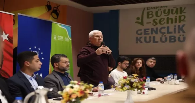 Bursa’da Başkan Bozbey gençlere sahurda buluştu