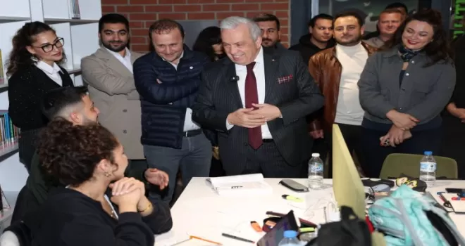 Bursa’da Başkan Şadi Özdemir’den üniversitelilere vize morali
