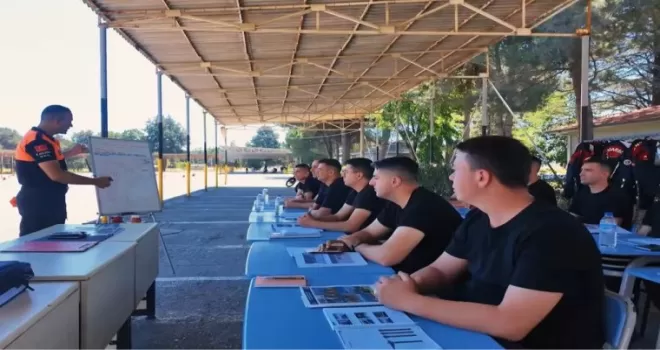 Bursa’da Jandarma personeline ileri motosiklet sürüş eğitimi tamamlandı