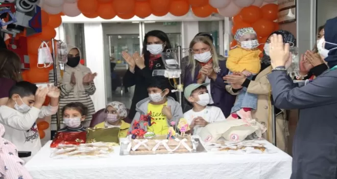 Bursa’da lösemili minik kahramanlara umut dolu kutlama