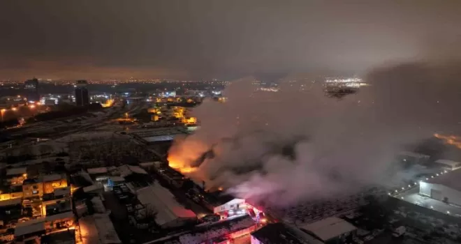 Bursa’da mobilya fabrikası alev alev yandı
