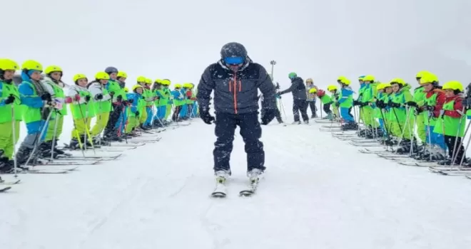 Bursa’da öğrencilerin kayak keyfi