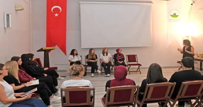 Bursa’da Osmangazi Belediyesi okutarak öğretiyor