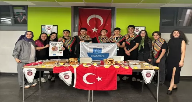 Bursa’da Yıldırım Ticaret MTAL, öğrencileri geleceğin mesleklerine hazırlıyor