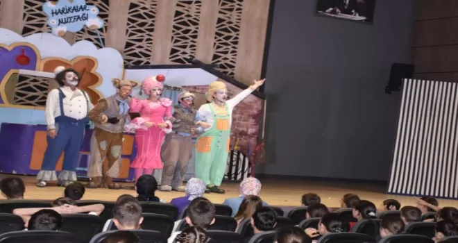 Bursa Devlet Tiyatrosu’nun “Harikalar Mutfağı” Karacabey’de