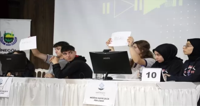 Bursa İnegöl’de liseliler bilgileriyle yarıştı