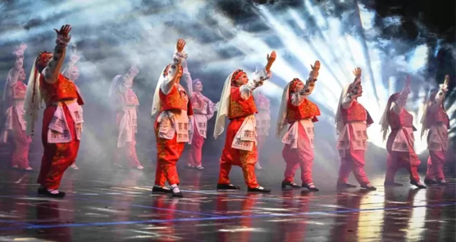 Bursa Maarif Halk Dansları’ndan ’Göçün Kadınları’ gösterisi