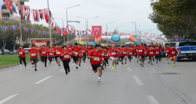 Bursa Nilüfer’de binler Cumhuriyet’e koştu