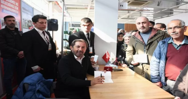 Bursa Osmangazi Belediyesi Serhan Asker’i kitapseverlerle buluşturdu