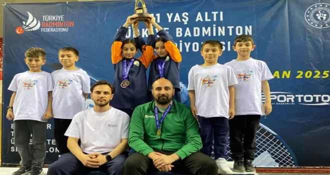 Bursa Osmangazi Belediyespor’un genç badmintoncuları göz doldurdu