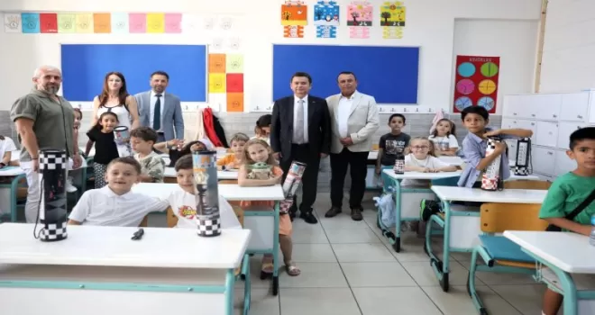 Bursa Osmangazi’de Başkan Aydın çocukların karne heyecanına ortak oldu