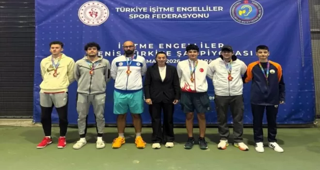 Bursa Osmangazi’nin şampiyon raketlerinden büyük başarı