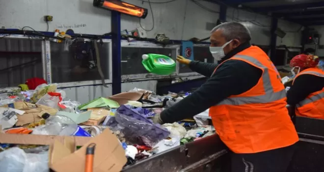 Bursa Yıldırım’da geri dönüşüm her ay 5 bin ağacı kurtarıyor
