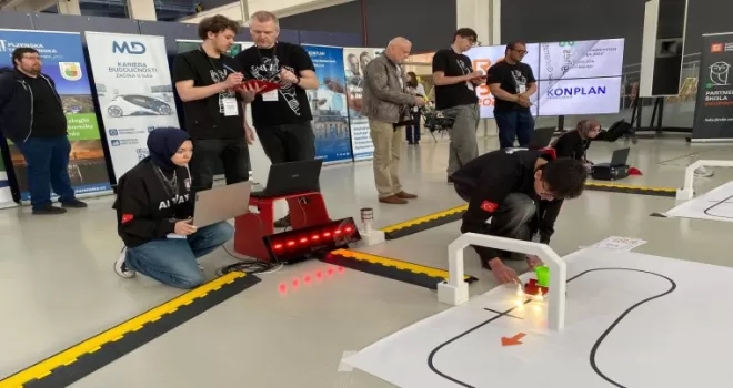 Bursalı öğrencilerden Çekya’da robotik başarısı