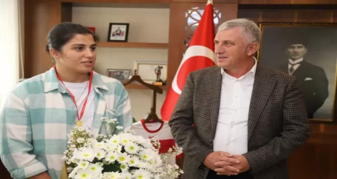 Busenaz Sürmeneli: "Sizi ağlatmaya devam edeceğim"
