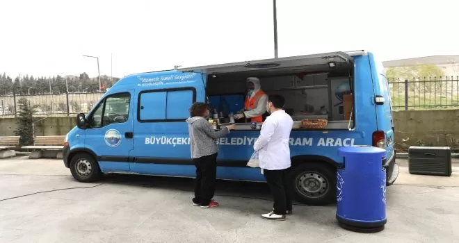 Büyükçekmece Belediyesi sağlık çalışanlarının yanında

