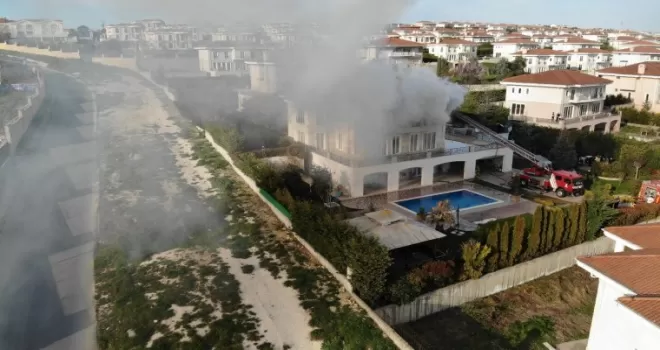 Büyükçekmece’de korkutan villa yangını
