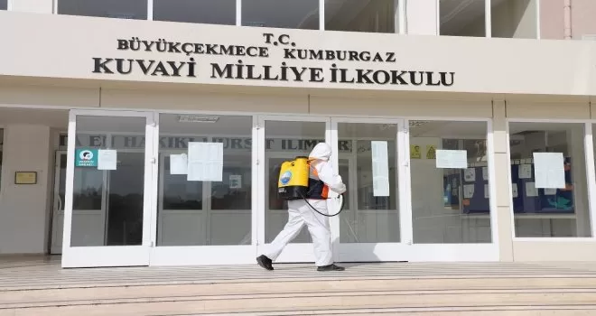 Büyükçekmece’de okullarda dezenfekte çalışmaları devam ediyor
