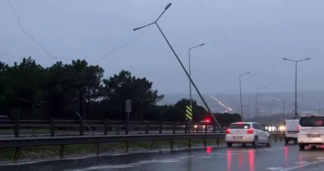 Büyükçekmece’de sulu kar yağışı başladı
