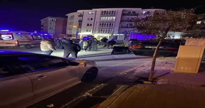 Büyükçekmece’de virajı alamayan otomobil devrildi
