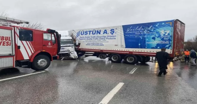 Büyükçekmece E-5’te tır kaza yaptı: 1 yaralı
