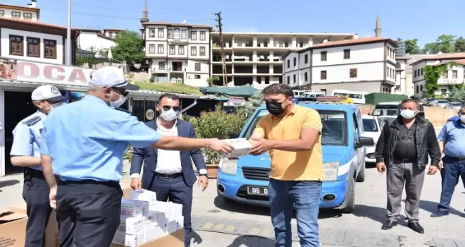 Büyükşehir Belediyesi ulaşım esnafına hijyen desteğini sürdürüyor

