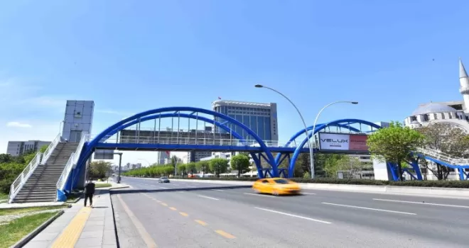 Büyükşehir Belediyesinden yaya üst geçitlerine makyaj
