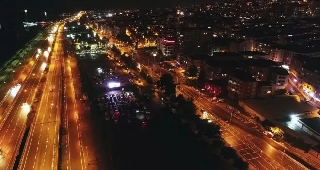 Büyükşehir’den arabada sinema keyfi
