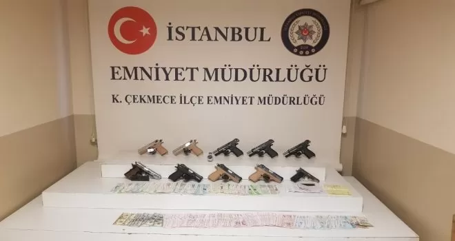 Çalıntı araçla 9 araca çarpan zanlılar yakalandı
