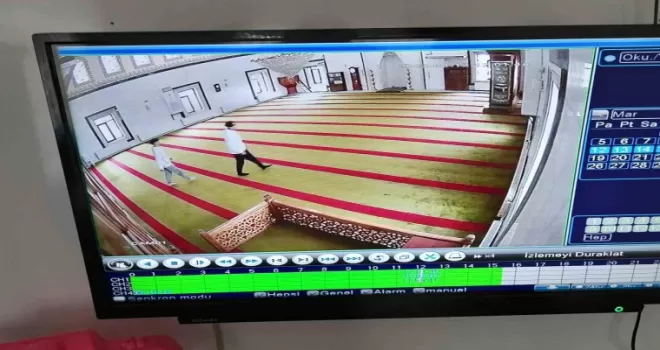 Camideki hırsızlık, imamın fark etmesiyle önlendi
