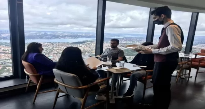 Çamlıca Kulesi restoranı ilk müşterilerini ağırladı
