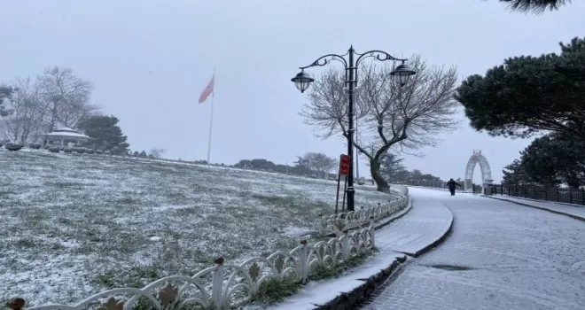 Çamlıca Tepesi beyaza büründü
