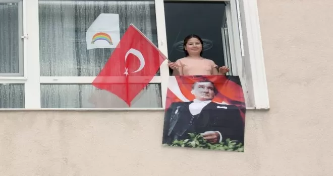 Çankaya’da evler Atatürk posterleri ve bayraklarla donatıldı
